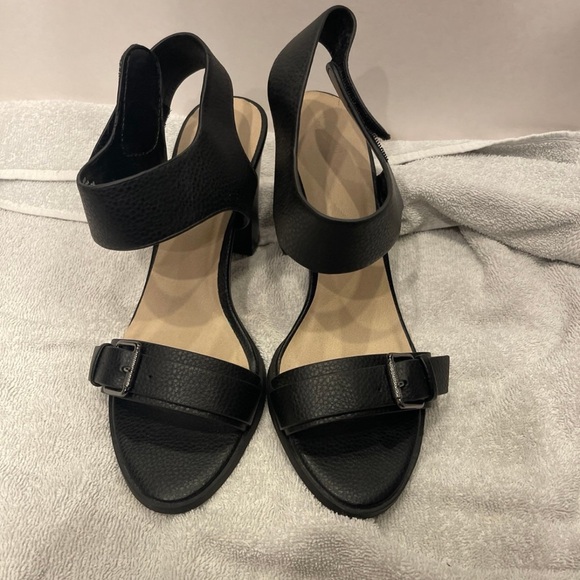 Simply Vera Vera Wang Black Heeled Sandals - Picture 1 of 6